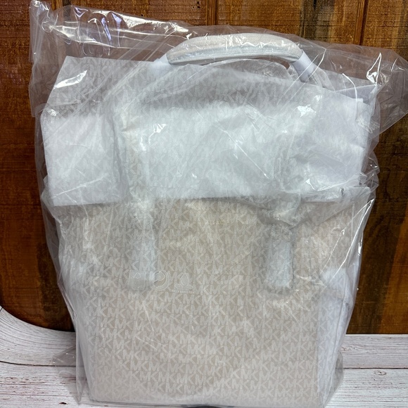 Michael Kors Voyager Leather Tote - Oyster - Picture 4 of 5